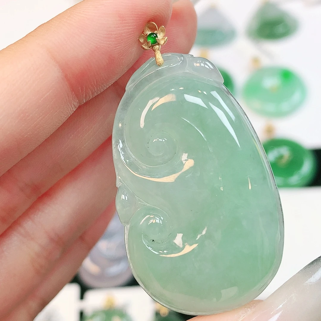 翡翠18K金镶嵌颈饰