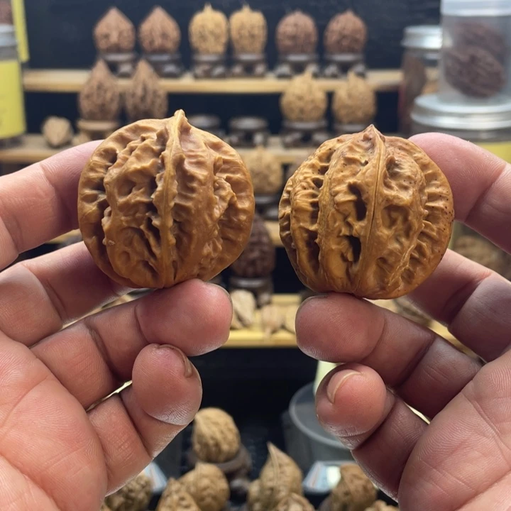 文玩核桃吊坠龙珠21