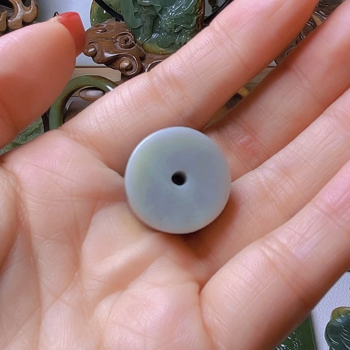 未镶嵌岫岩河磨玉（透闪石质玉）挂件为***斗