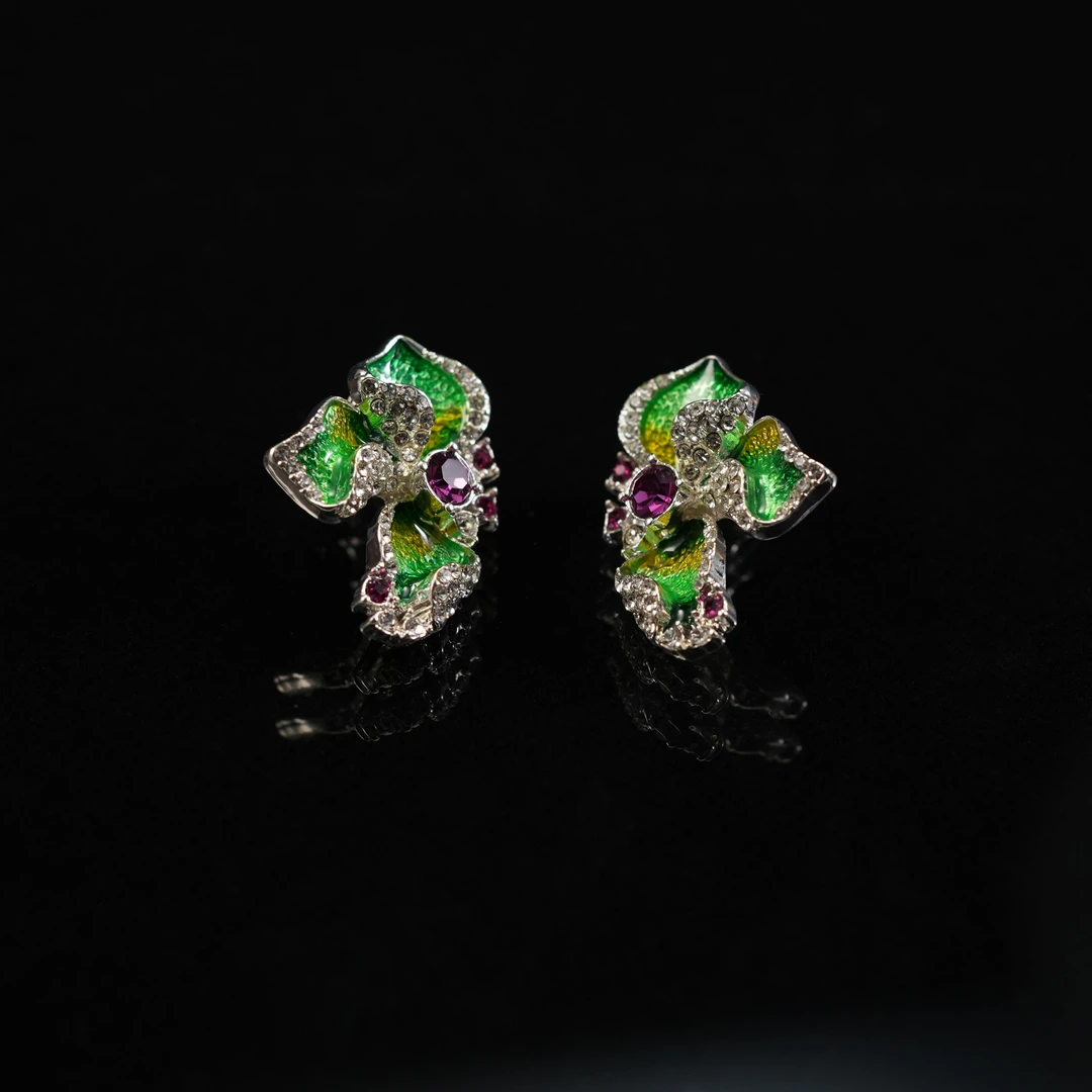 铜合金合成锆石耳饰 法式简约清新三瓣花耳饰~8653