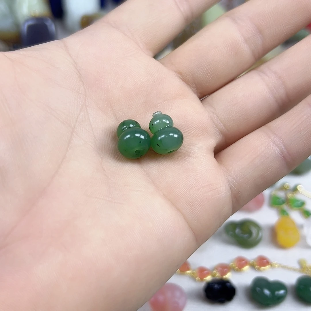 颈饰未镶嵌和田玉（糖玉）