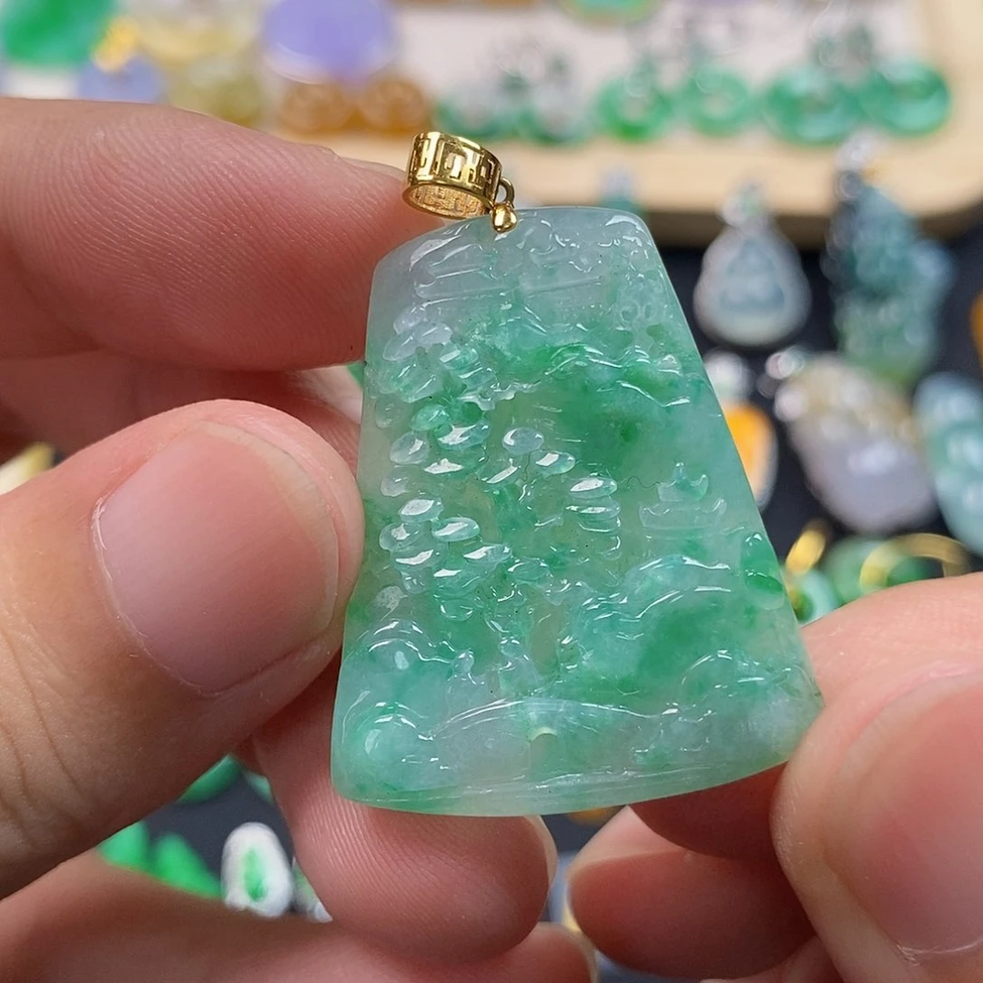 翡翠18K金镶嵌颈饰翡翠