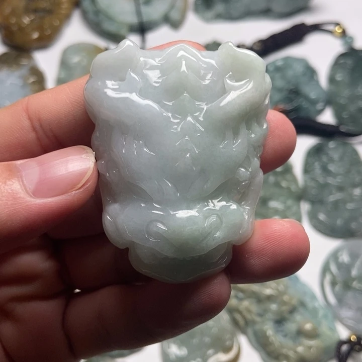 翡翠未镶嵌颈饰龙头33