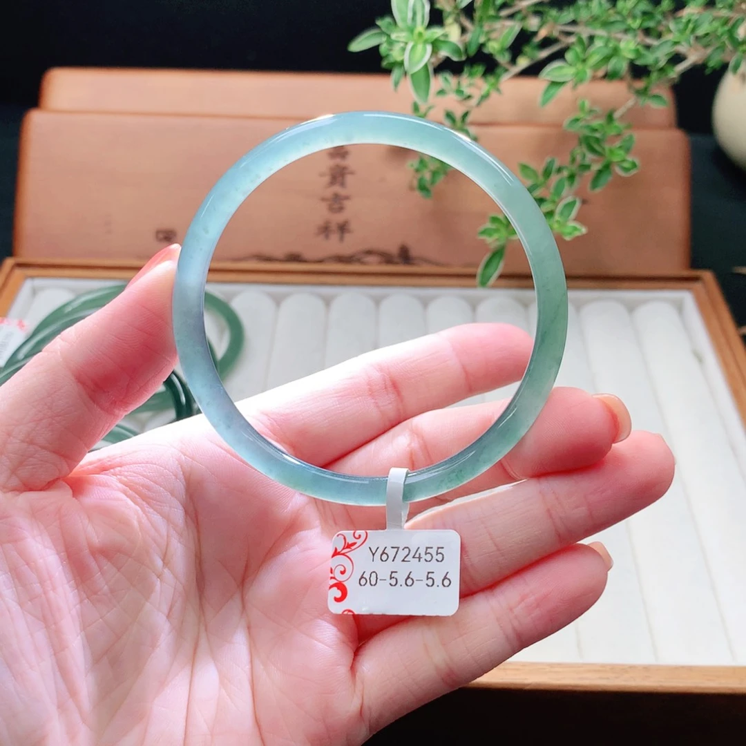 未镶嵌手镯（圆镯）翡翠