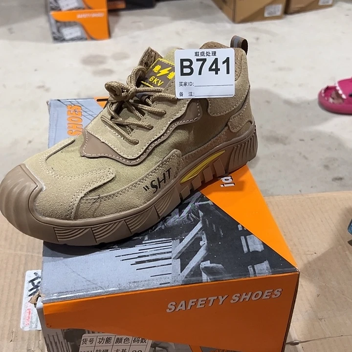 编码741号。42码微瑕防砸防刺劳保鞋