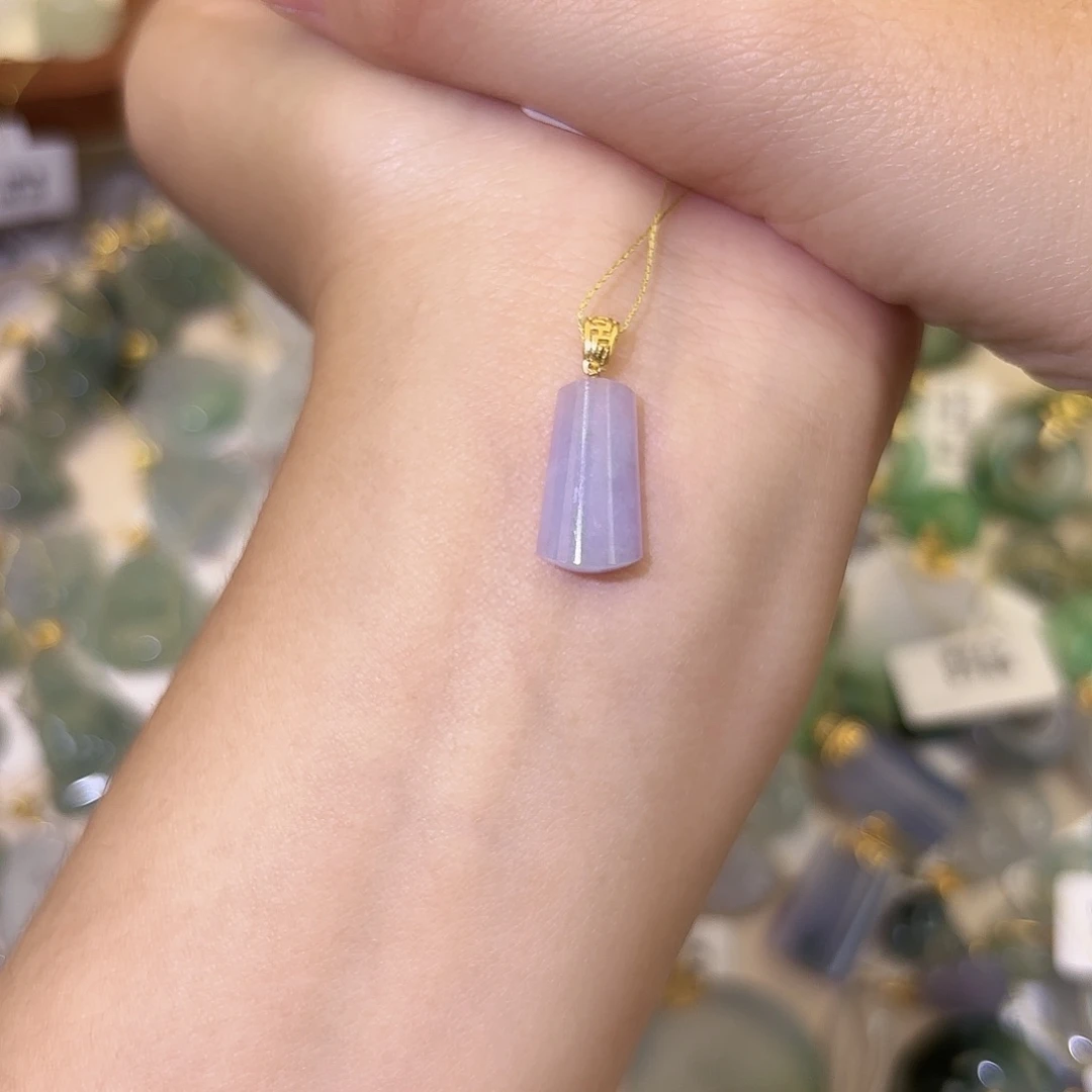 翡翠18K金镶嵌颈饰无事牌