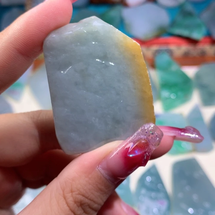 颈饰未镶嵌翡翠好