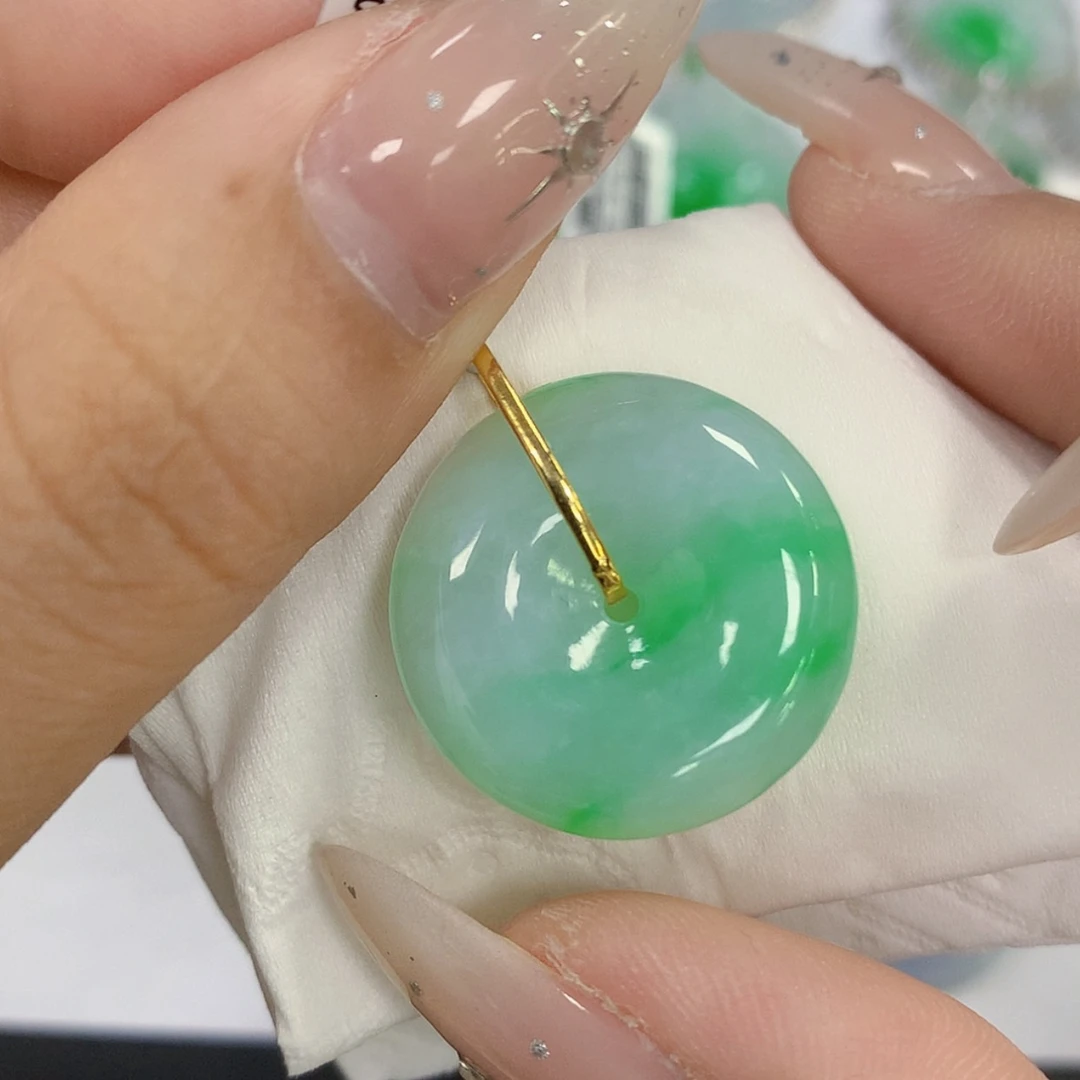 【闪购商品】颈饰18K金镶嵌翡翠