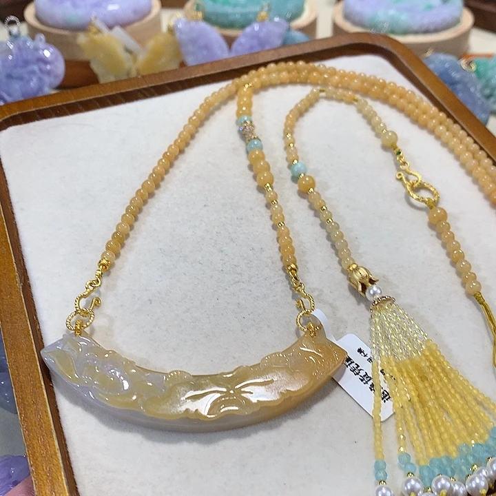 *****翡翠未镶嵌颈饰翡翠吊坠