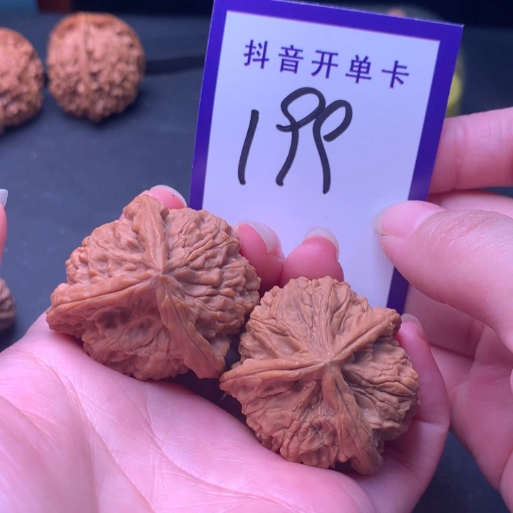 文玩核桃吊坠三楞