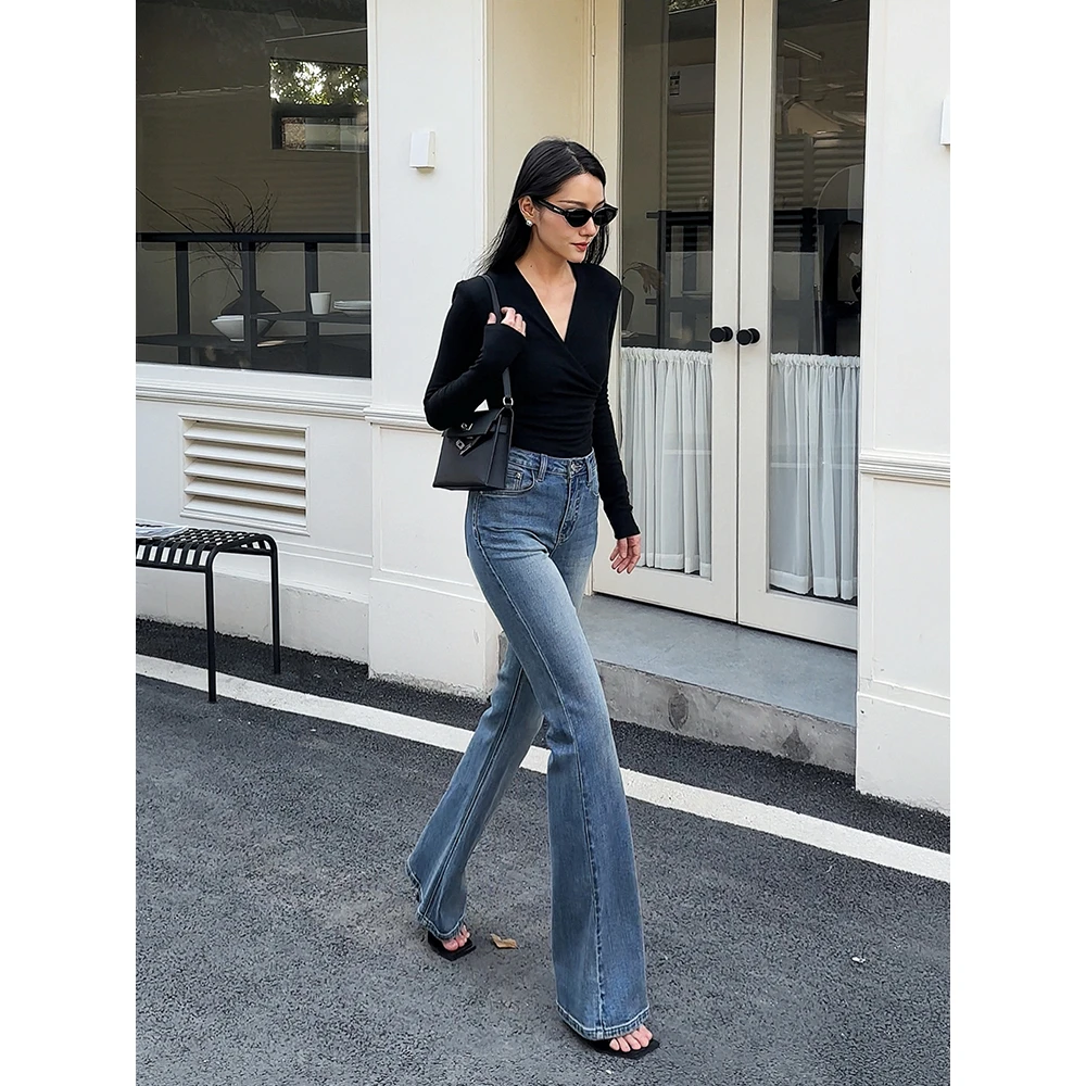 2025早秋新款牛仔裤女修身显瘦款微喇裤高腰复古弹力喇叭长裤子