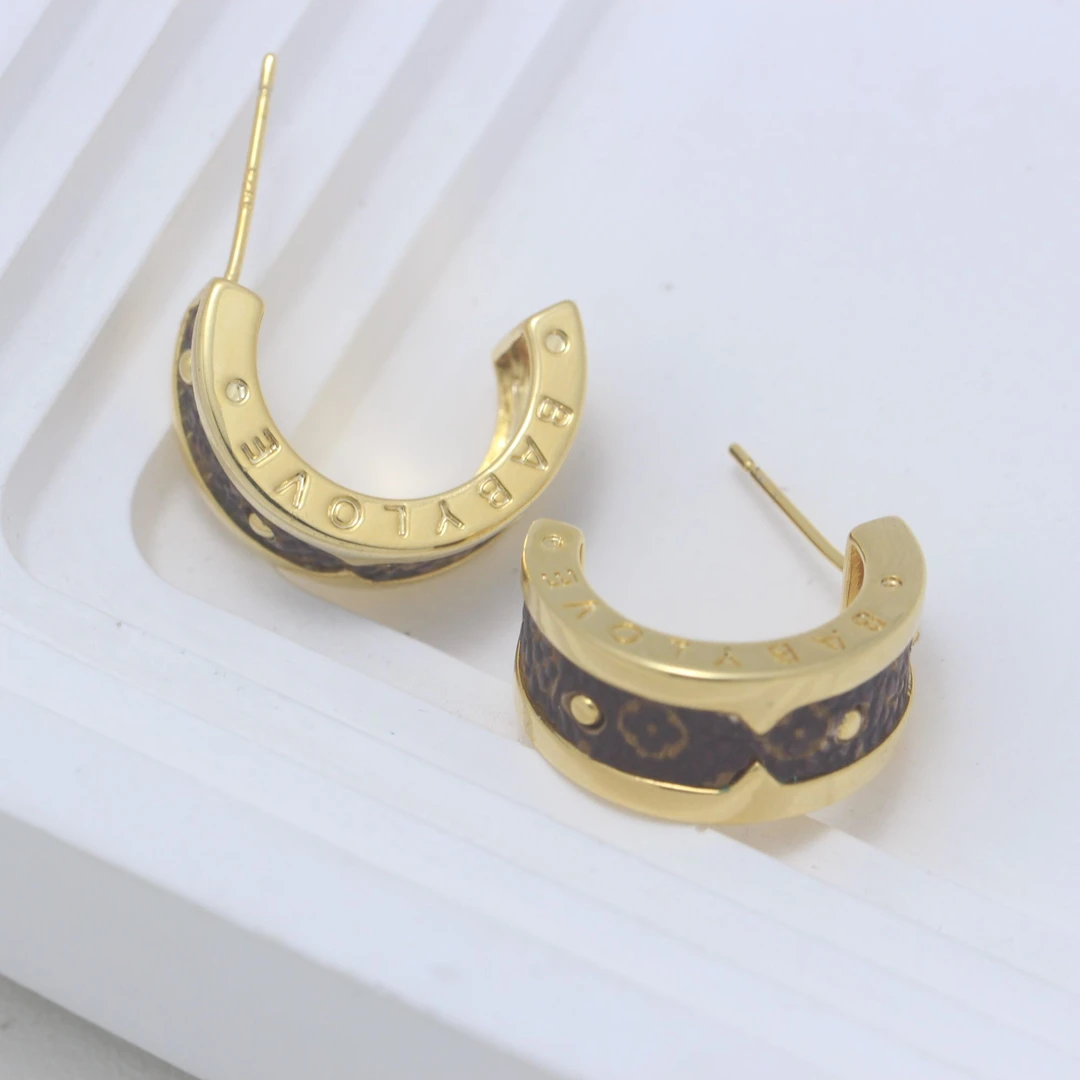 铜合金皮质耳饰 025个性小众百搭耳钉经典ins法式镀金复古饰品