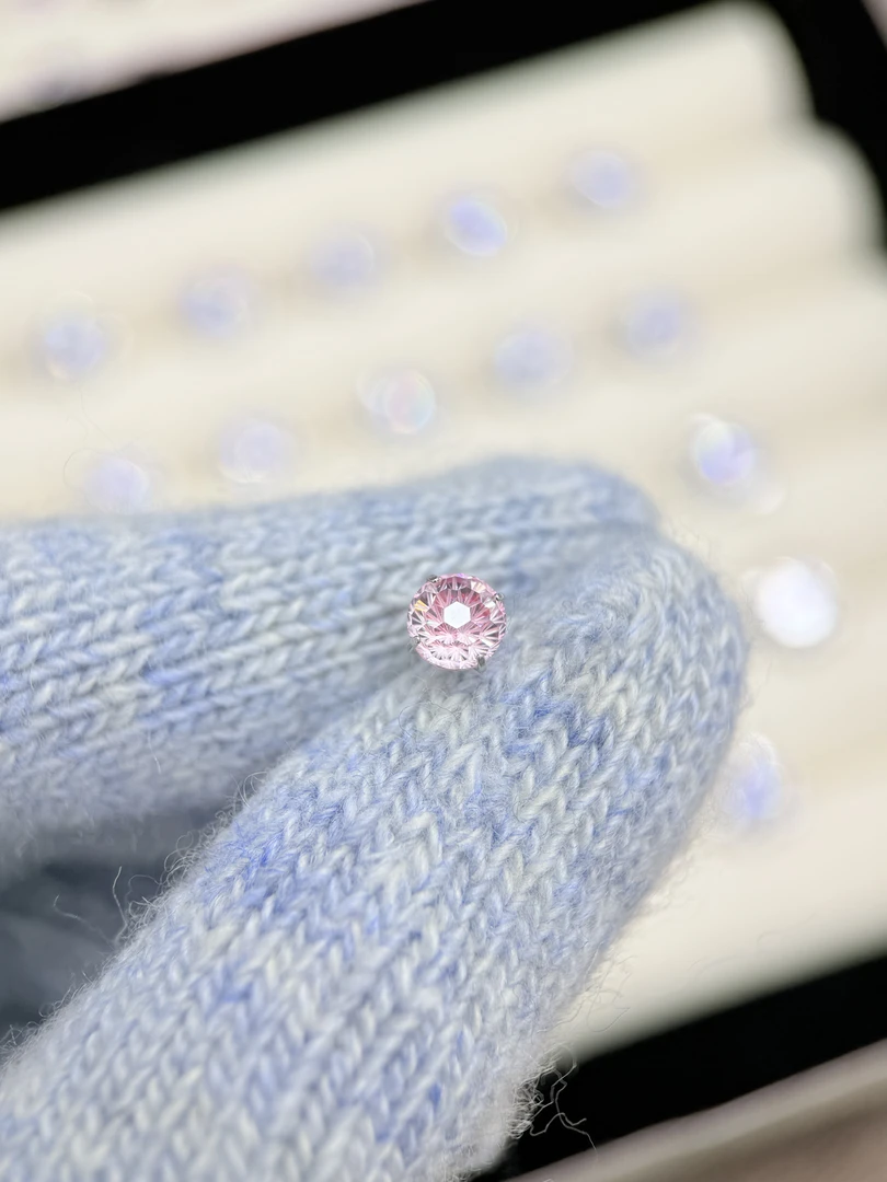 钛钢锆石耳饰 A776 樱花红天火切锆石6mm精致耳骨钉耳钉