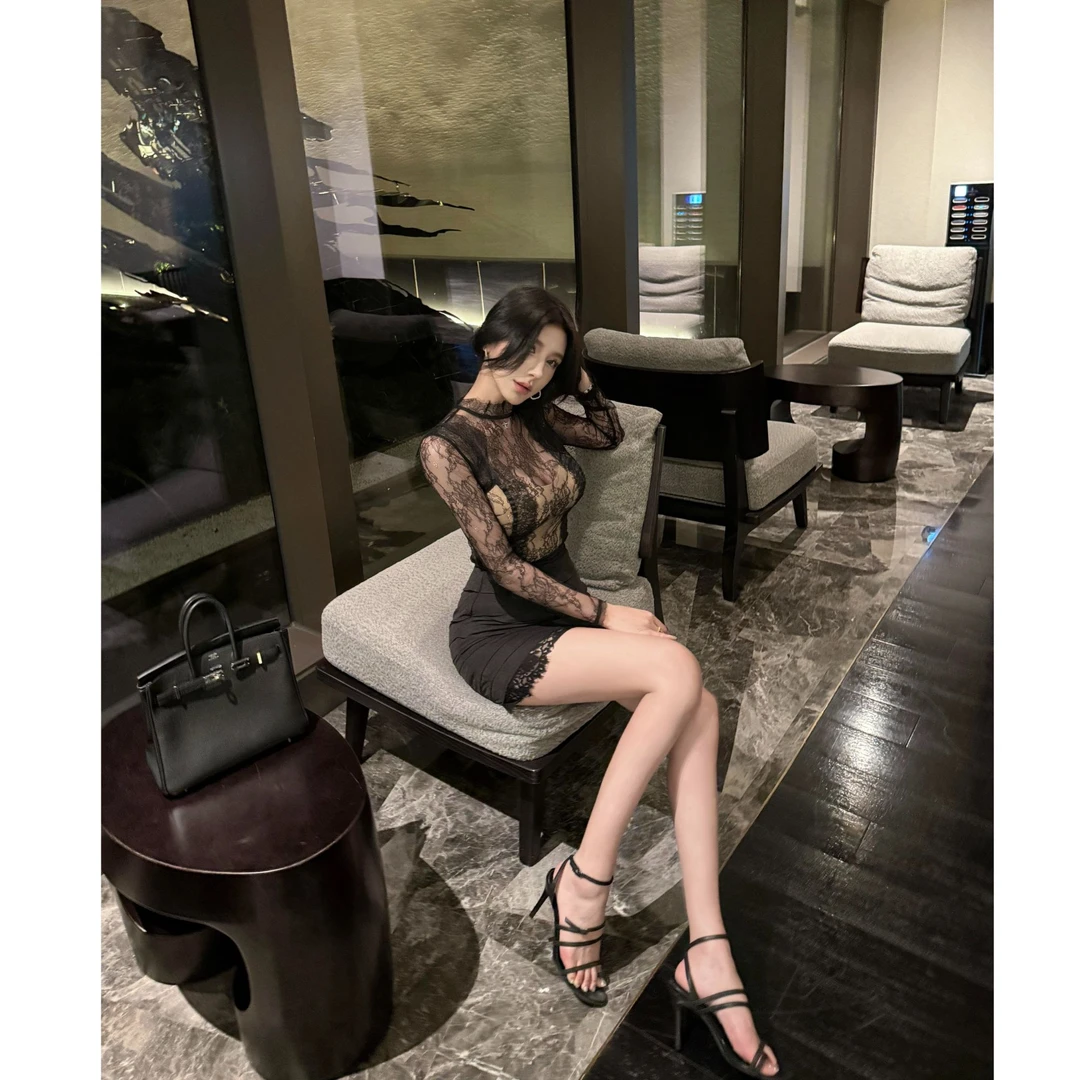 纯欲性感百搭蕾丝拼接显瘦长袖上衣女配褶皱高腰包臀半身裙两件套
