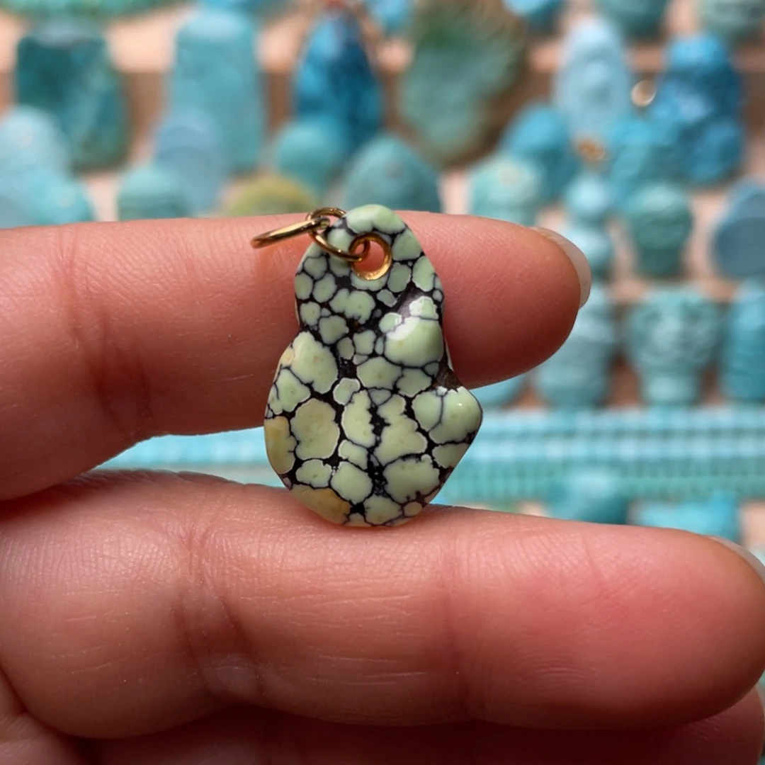 绿松石未镶嵌颈饰