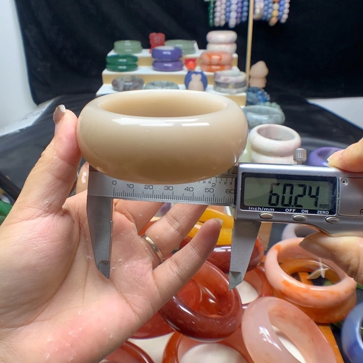 未镶嵌手镯石英质玉