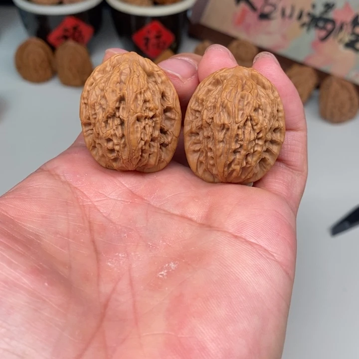 文玩核桃把件鸭蛋虎
