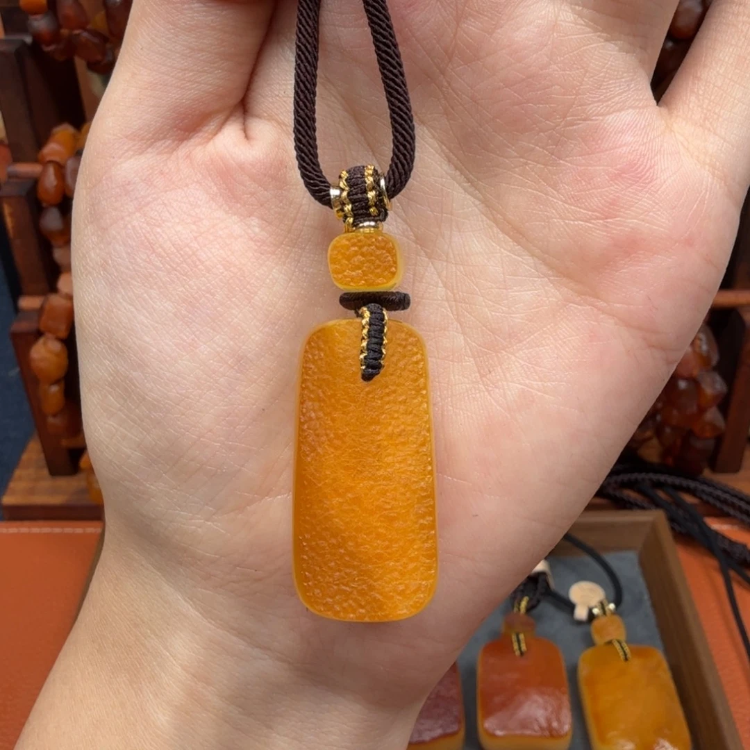 蜜蜡未镶嵌吊坠(赠链)