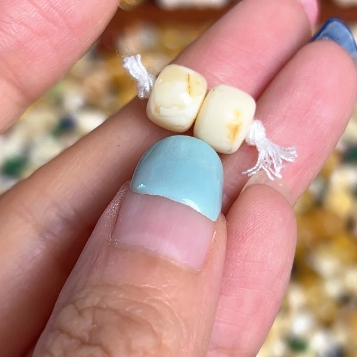 未镶嵌蜜蜡裸石8.6mm一对