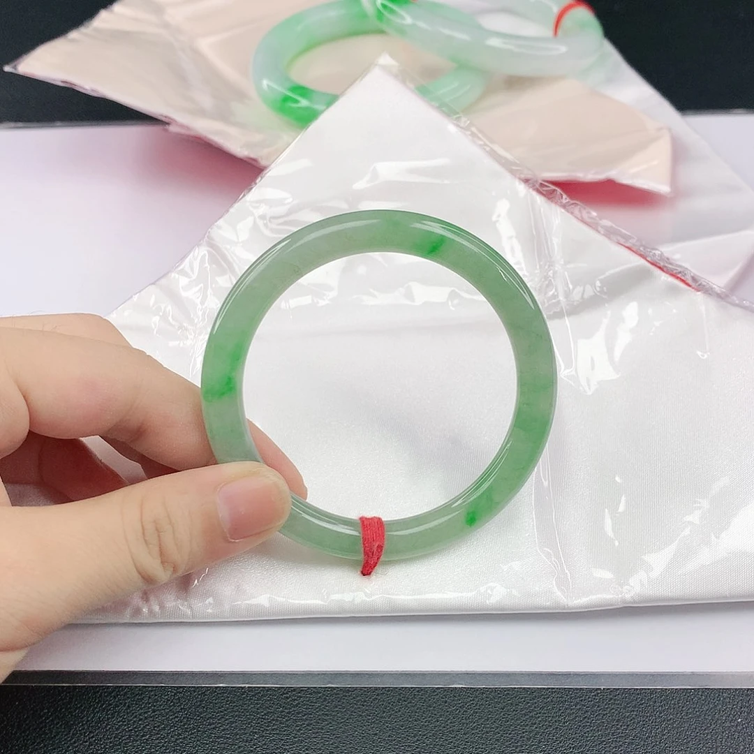 翡翠手镯未镶嵌翡翠684