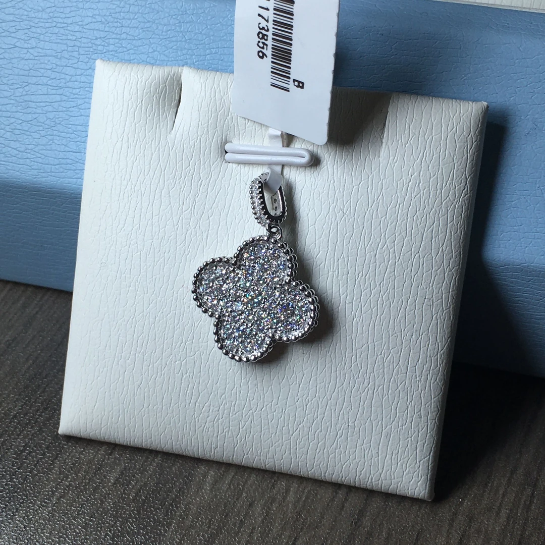 铂金镶嵌四叶小草吊坠气质轻奢时尚百搭简约镶钻精致精美