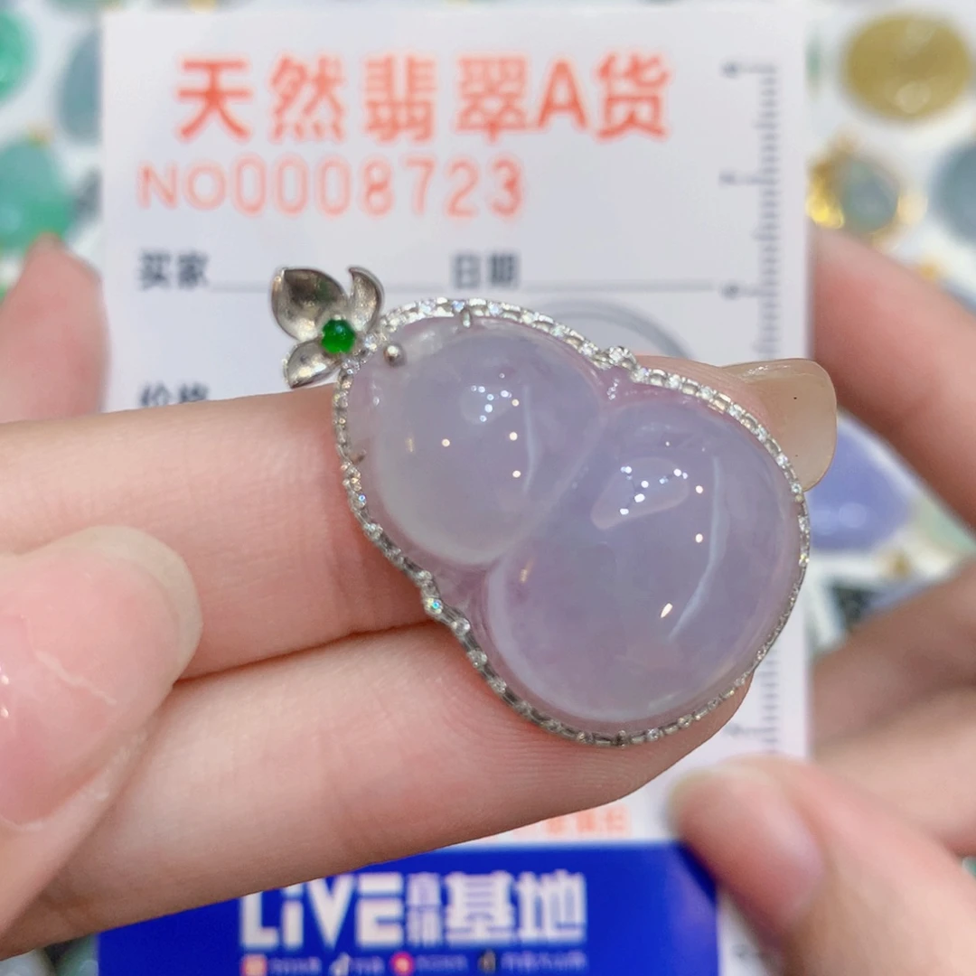 翡翠18K金镶嵌颈饰葫芦
