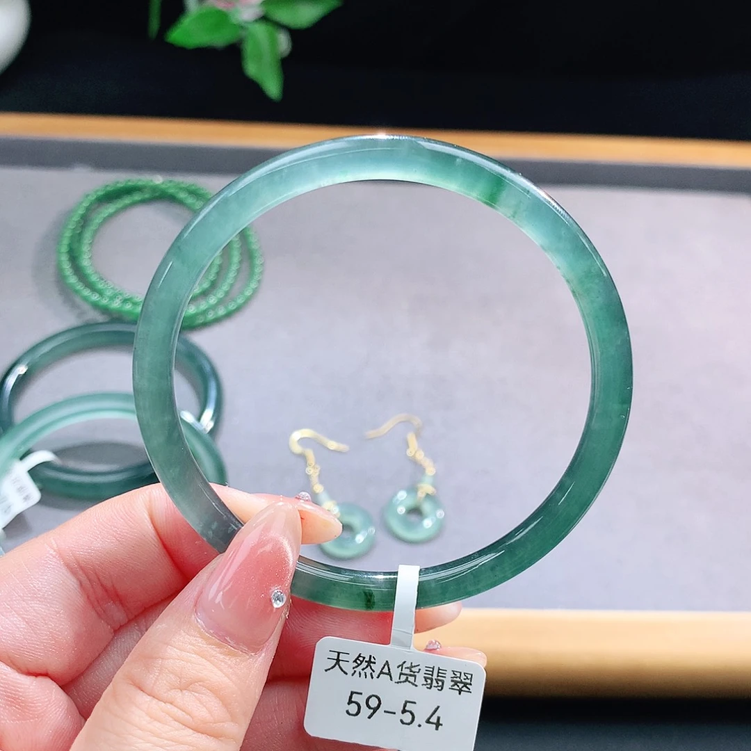 未镶嵌手镯（圆镯）翡翠