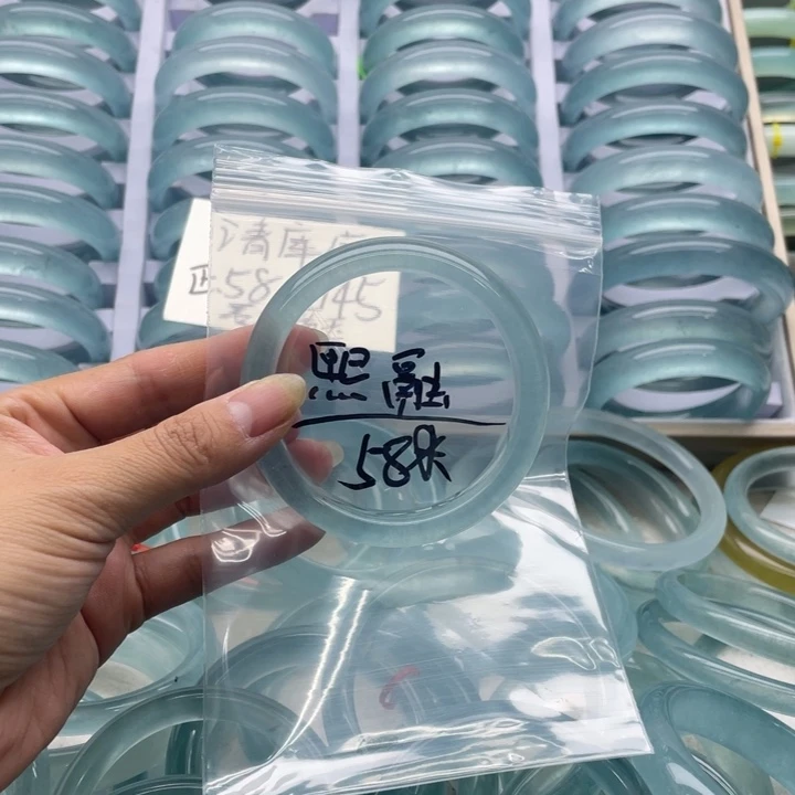 熙***融未镶嵌手镯石英质玉