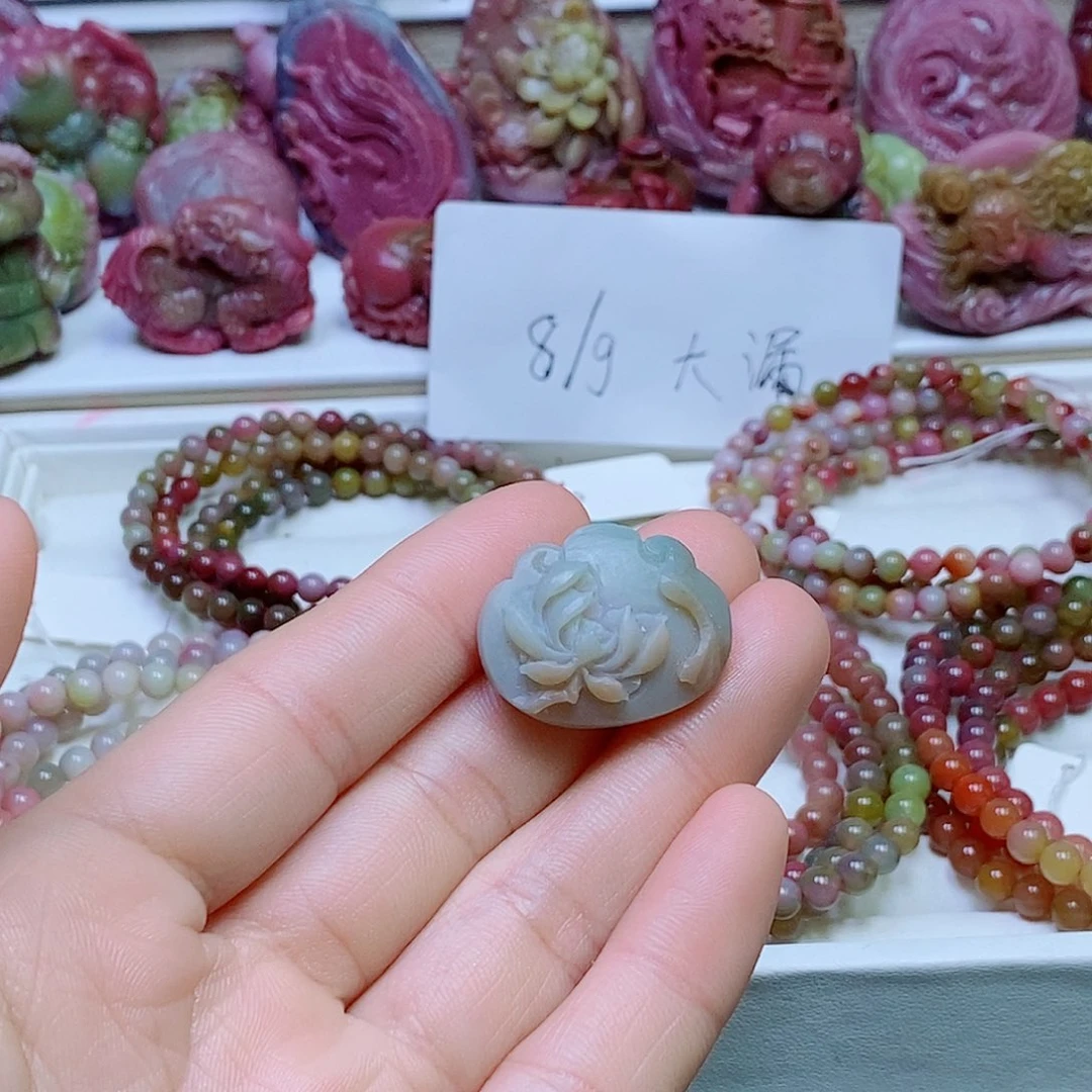 玛瑙/玉髓盐源玛瑙吊坠未镶嵌