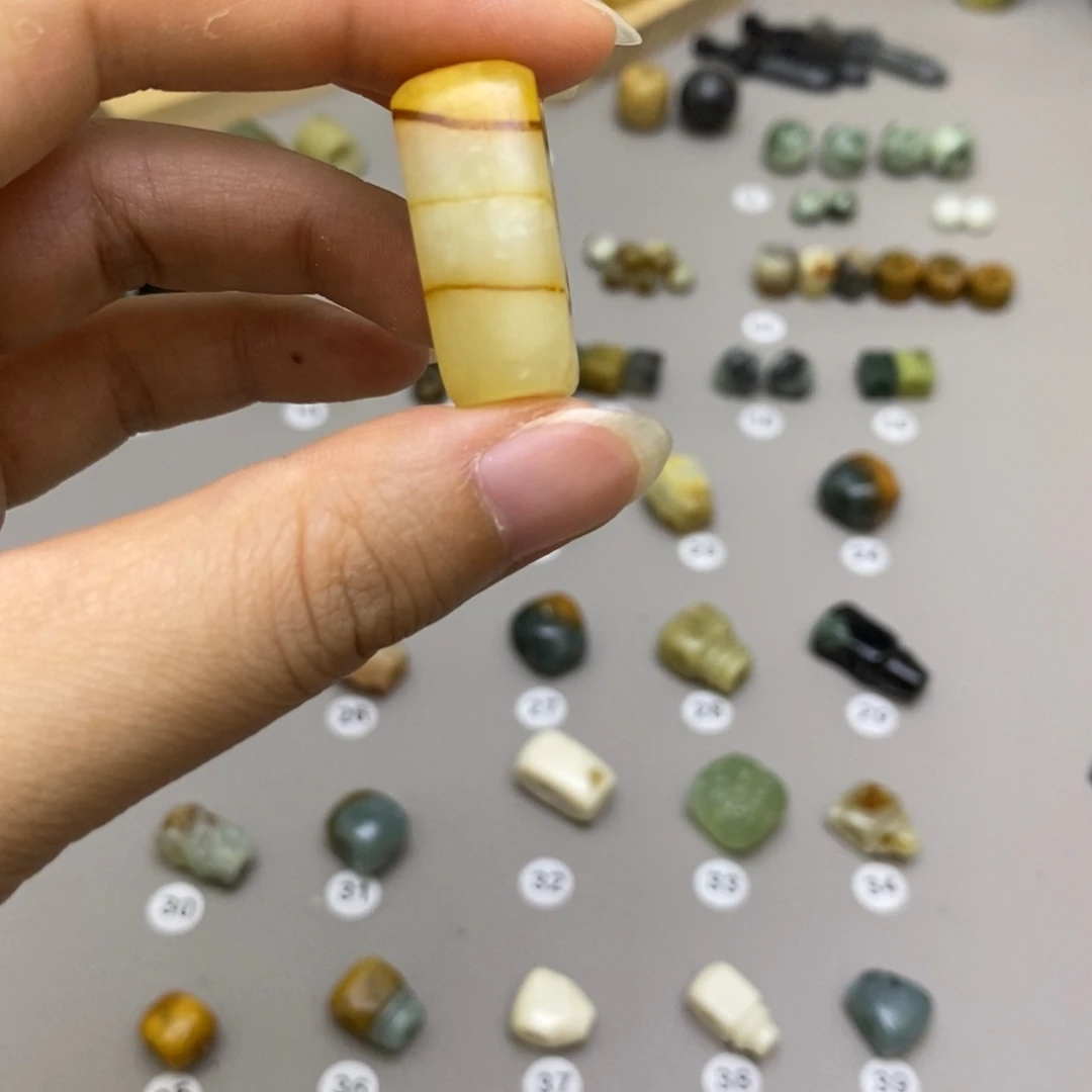 ****果未镶嵌蛇纹石玉配饰