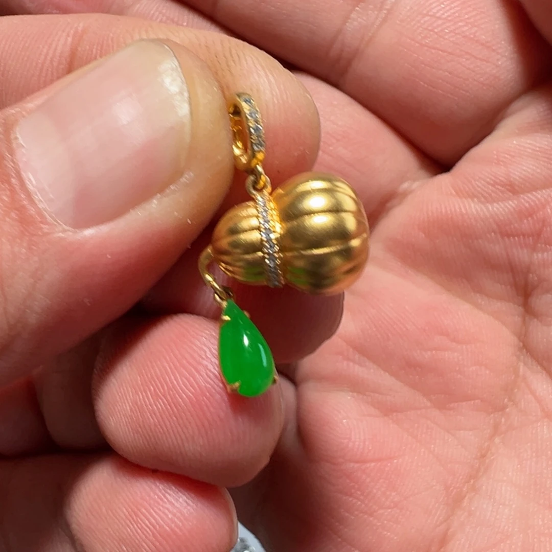 翡翠挂件18K金镶嵌