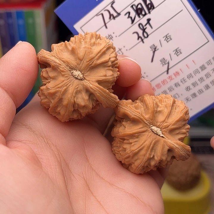 文玩核桃手捻核桃