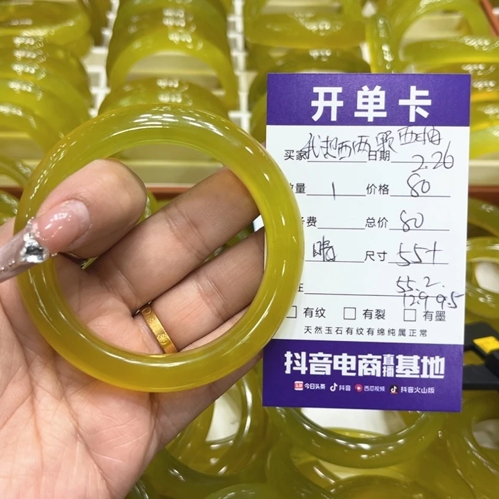 蛇纹石玉手镯未镶嵌我****?