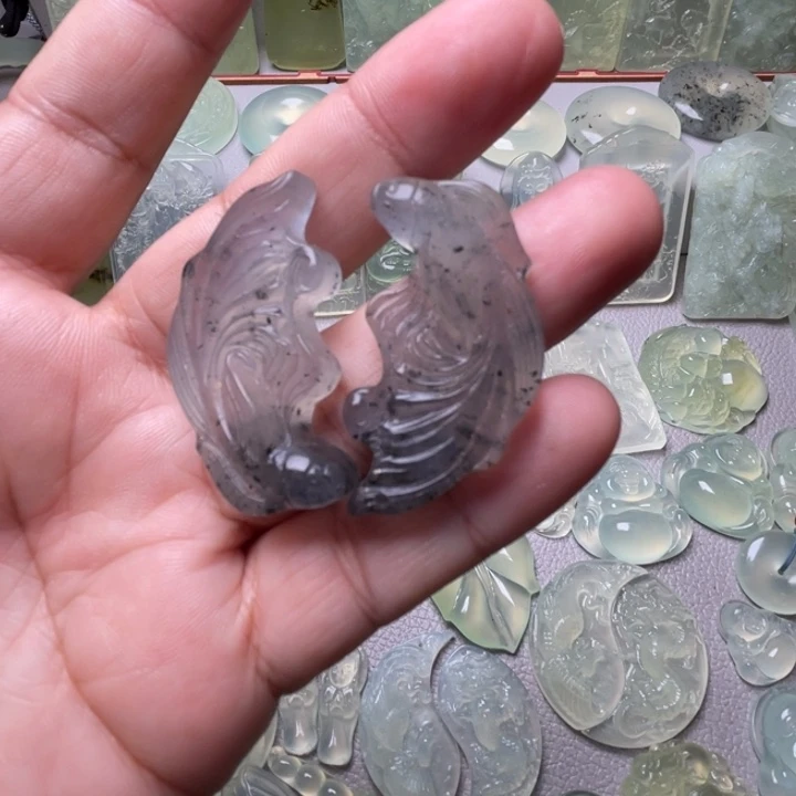 岫玉未镶嵌吊坠(赠链)