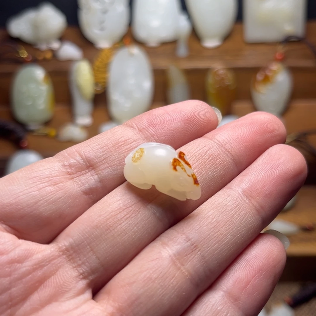 和田玉未镶嵌车挂