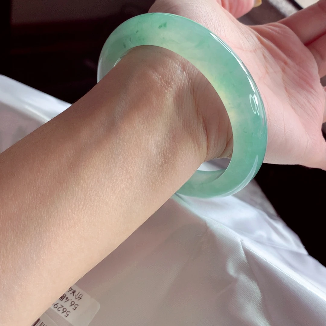 翡翠未镶嵌手镯56.4 冰绿葡萄水润冰透 灵