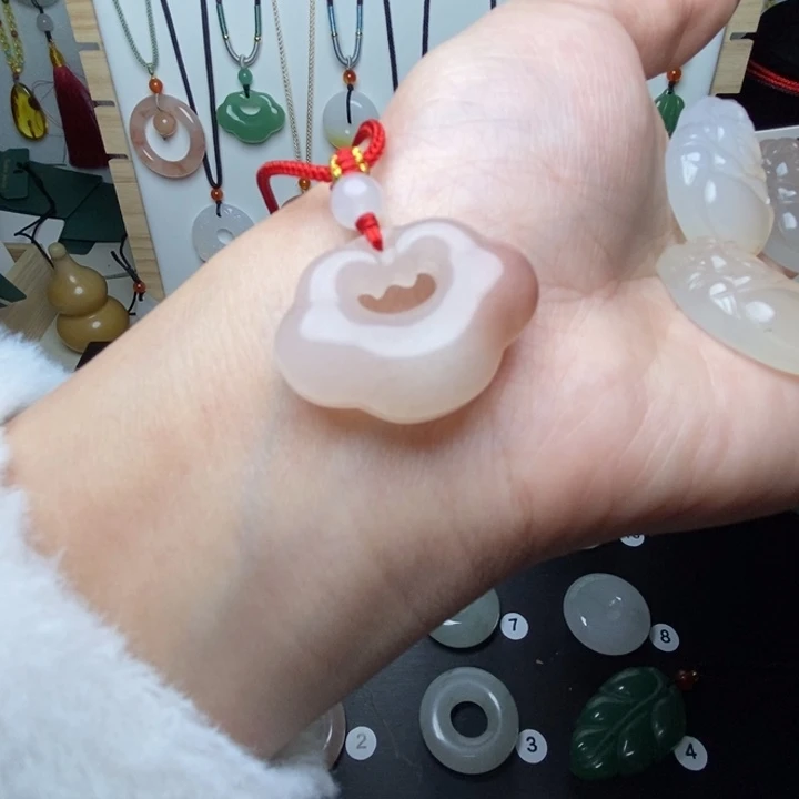 石英质玉套链未镶嵌小**志
