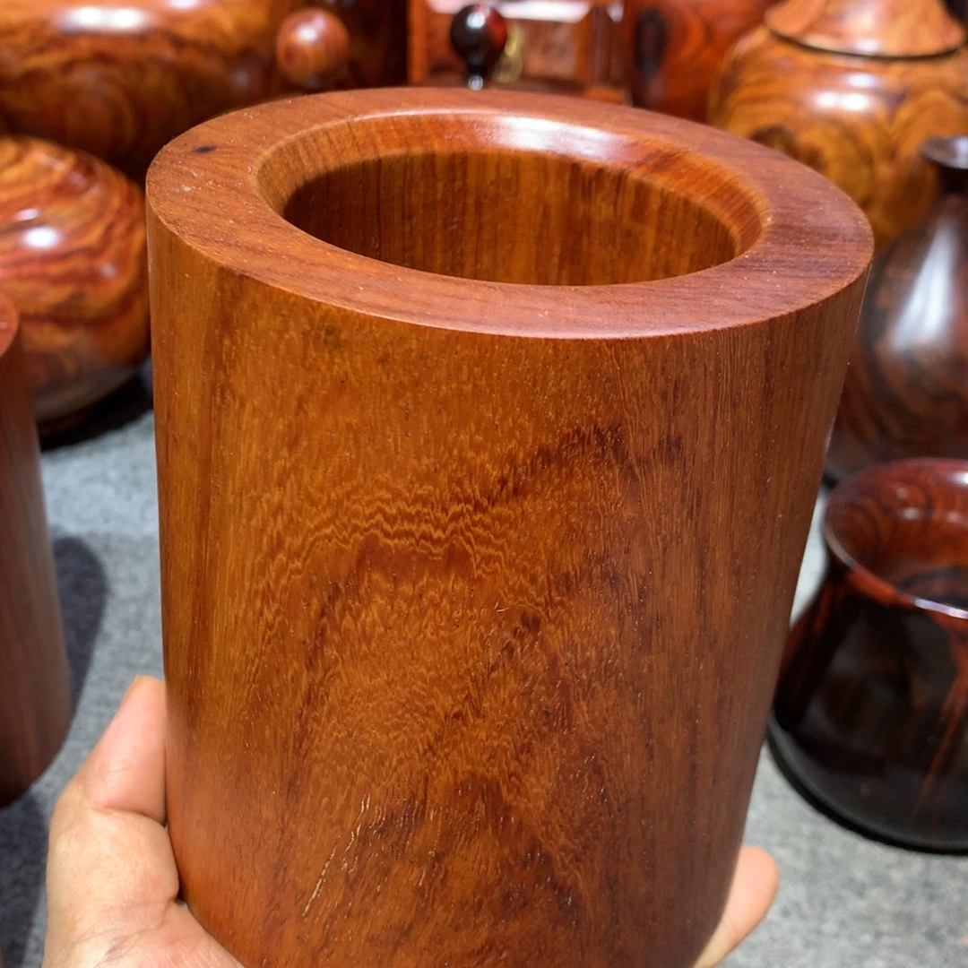 奋***斗木缅甸花梨笔筒一个