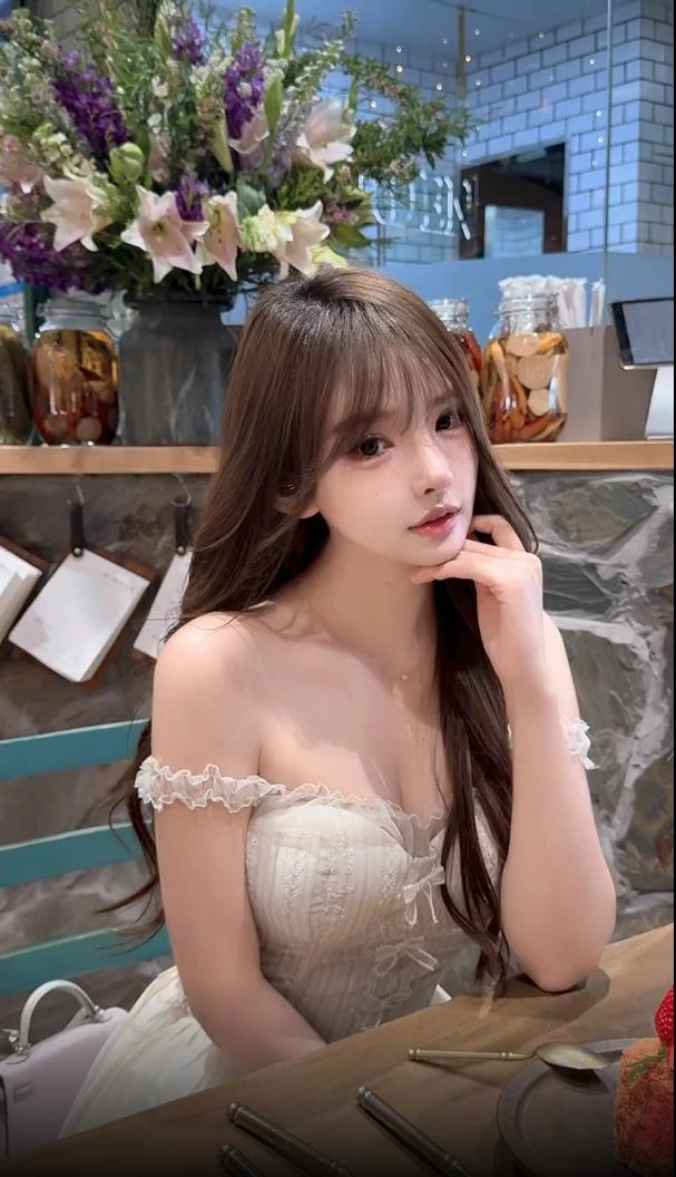 2025夏季新款芭蕾少女风轻氧修身纯欲上衣配高腰网纱半身裙两件套