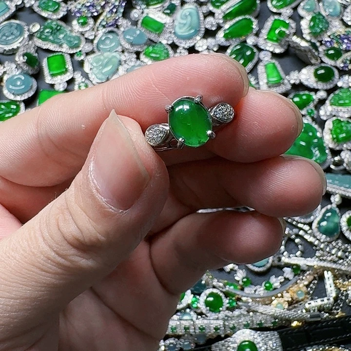 翡翠颈饰未镶嵌天然A货翡翠放漏