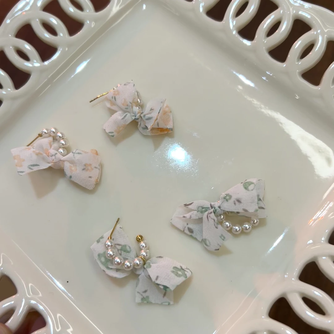 925银仿珍珠耳饰 CHANGE x 飘带猪猪蝴蝶结耳饰 甜美少女 特 E859