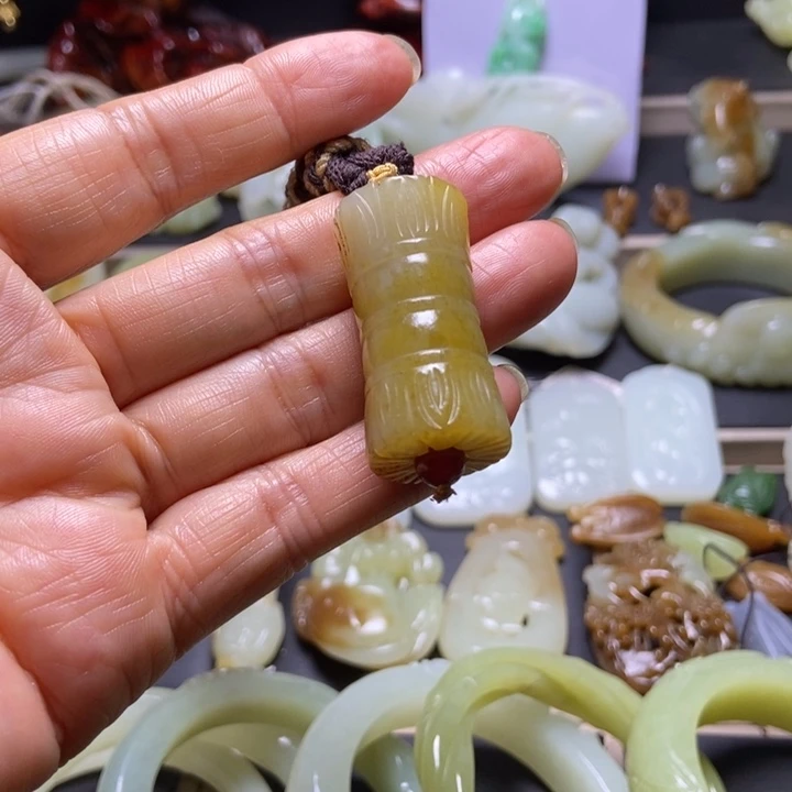 和田玉未镶嵌车挂