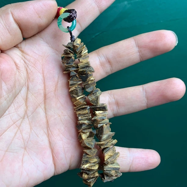 沉香沉水车挂乌身原叶金沙叶海南莺歌绿奇楠沉香吊坠