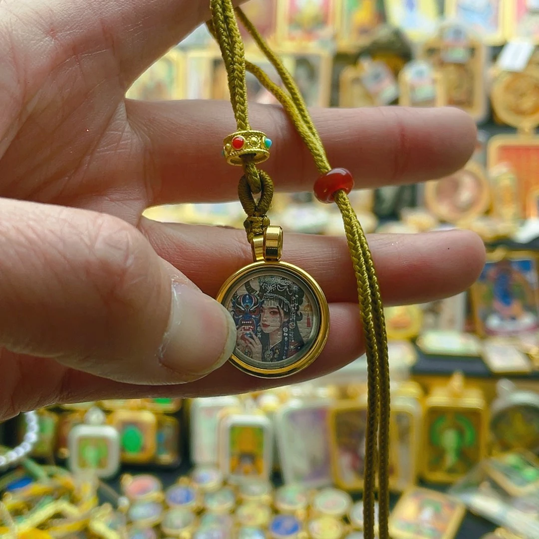 吊坠唐卡等多种形式的艺术形式和