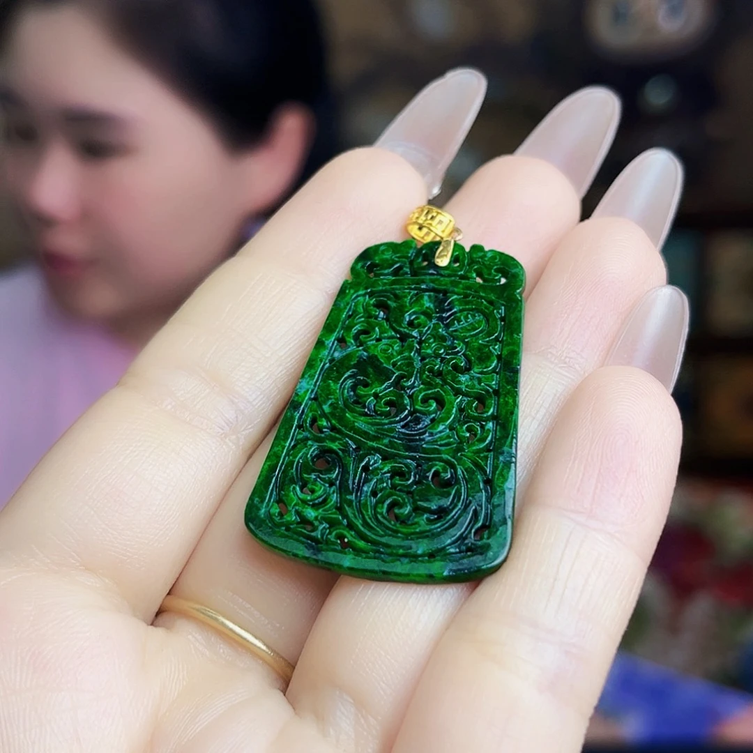 翡翠18K金镶嵌颈饰多样性