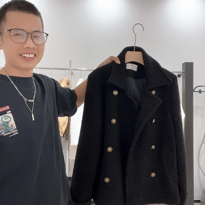 金扣大衣，2535，均码