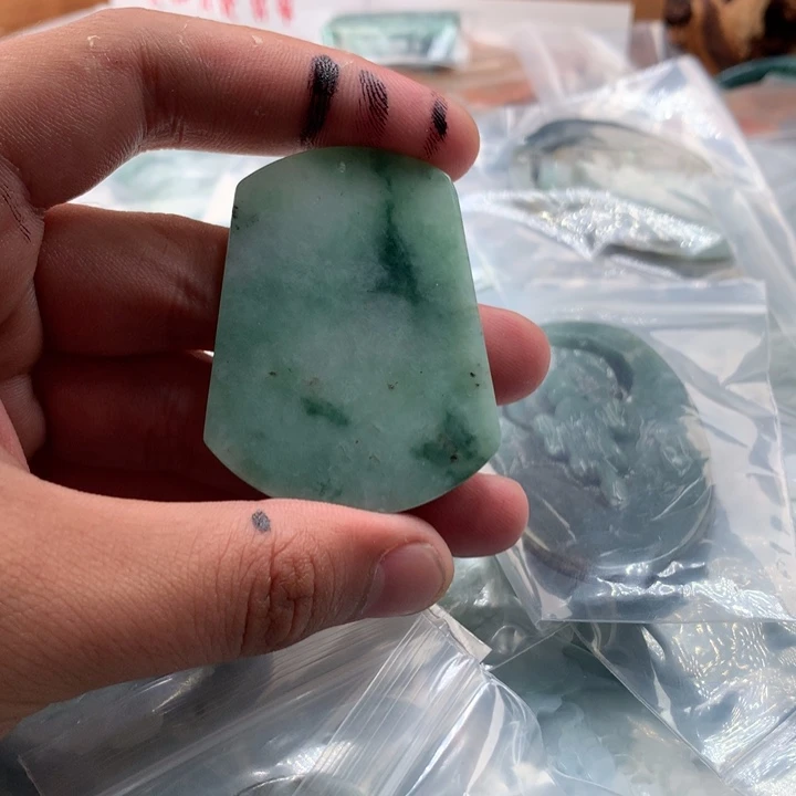 翡翠未镶嵌颈饰保真天然a货翡翠