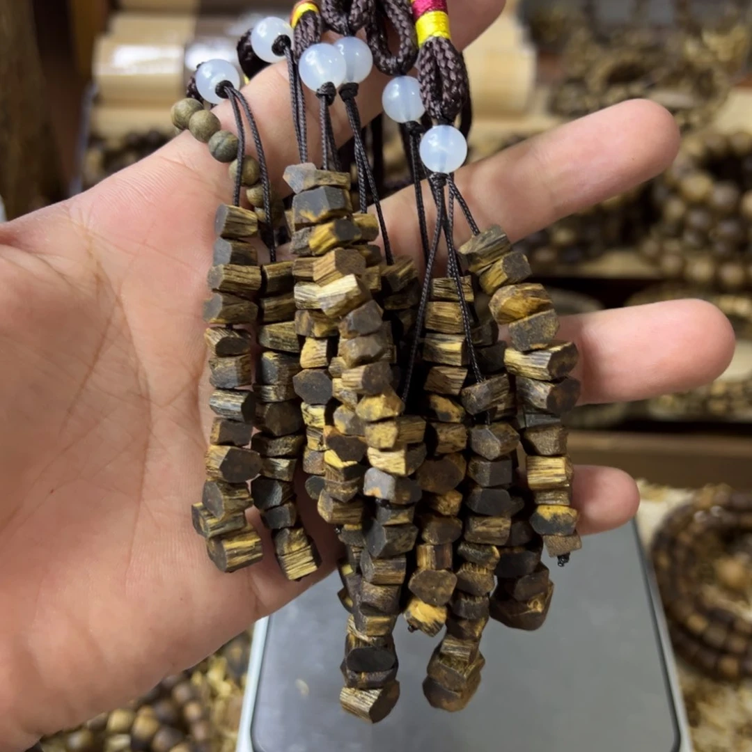 沉香碎屑沉香车挂1条