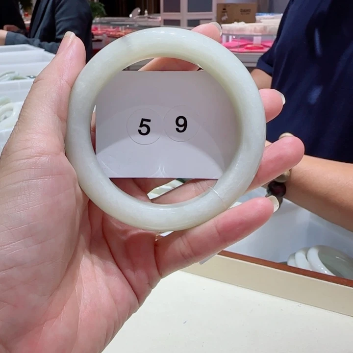 和田玉未镶嵌手镯095