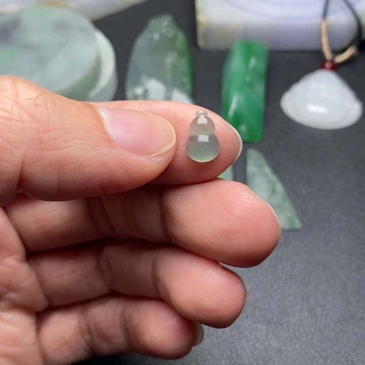 翡翠未镶嵌颈饰翡翠未镶嵌颈饰